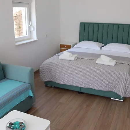 Ivana Apartman Jadrtovac